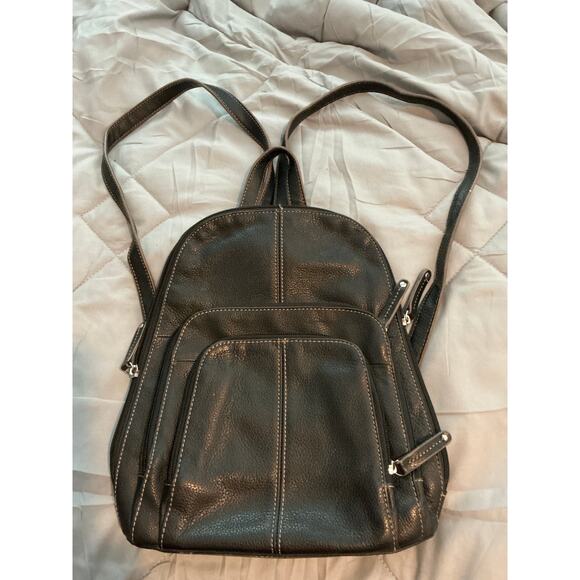 TIGANANELLO small women’s/girls backpack with minimal defaults - Picture 1 of 11